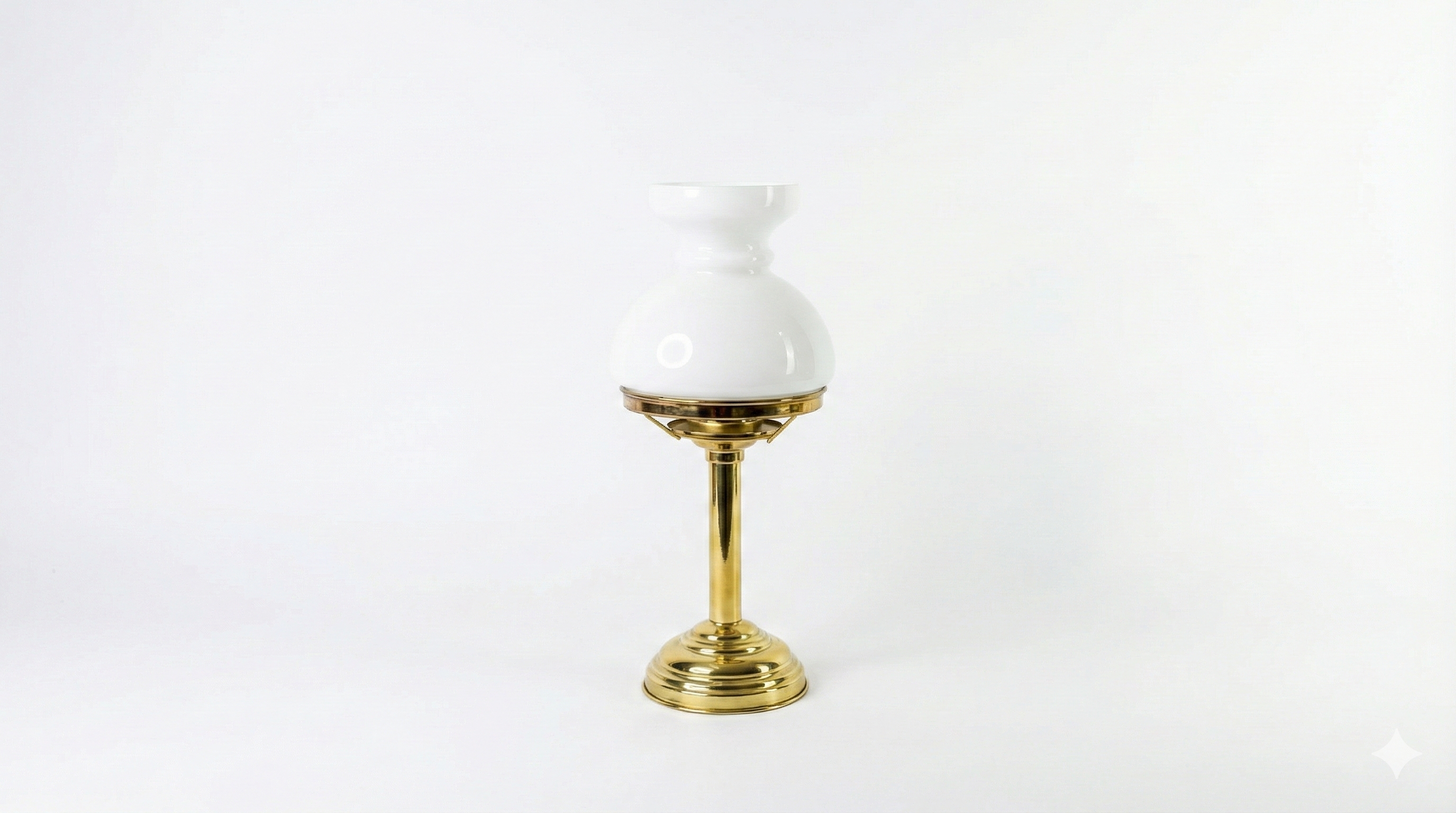 آباژور برنجی مدل کورش با حباب کوچک